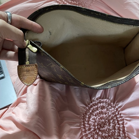Louis Vuitton 100 authentic large  cosmetic pouch - Picture 9 of 9